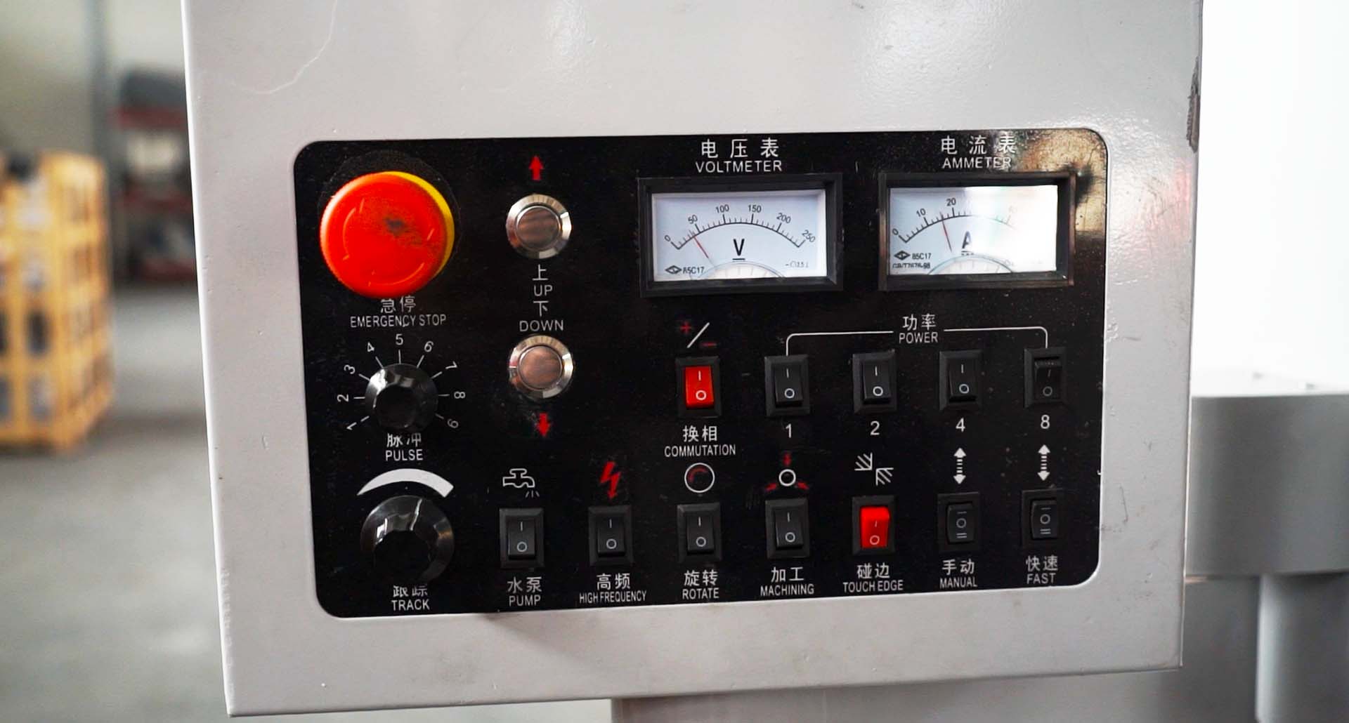 При электроэрозионном сверлении используются небольшие токи