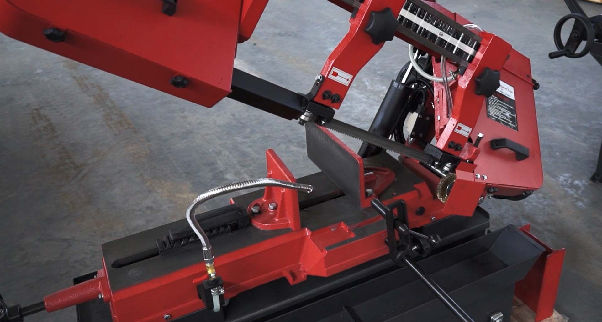 На станках американского типа пильная рама неповоротная