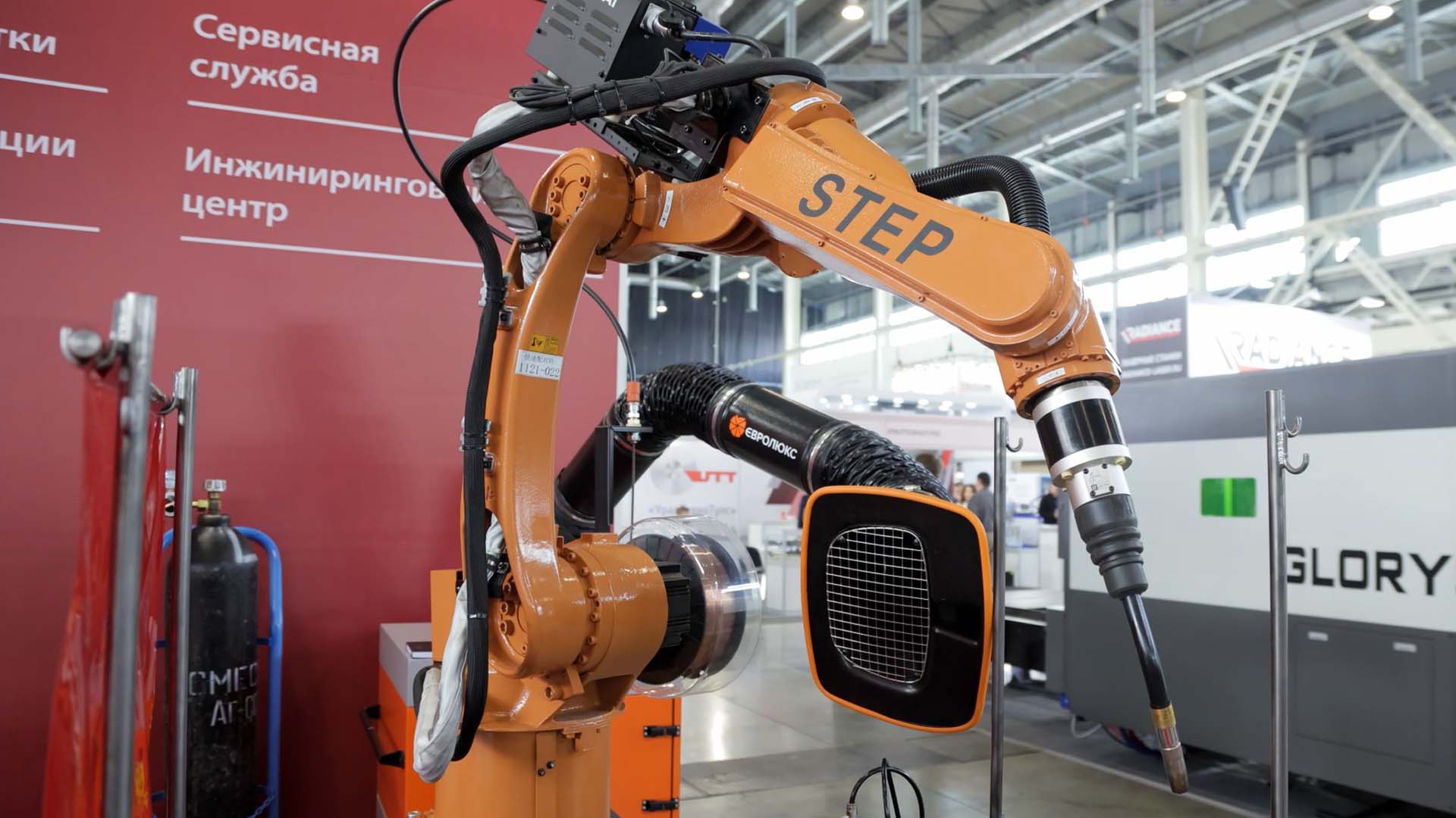 Основной рабочий узел ячейки — промышленный робот Step