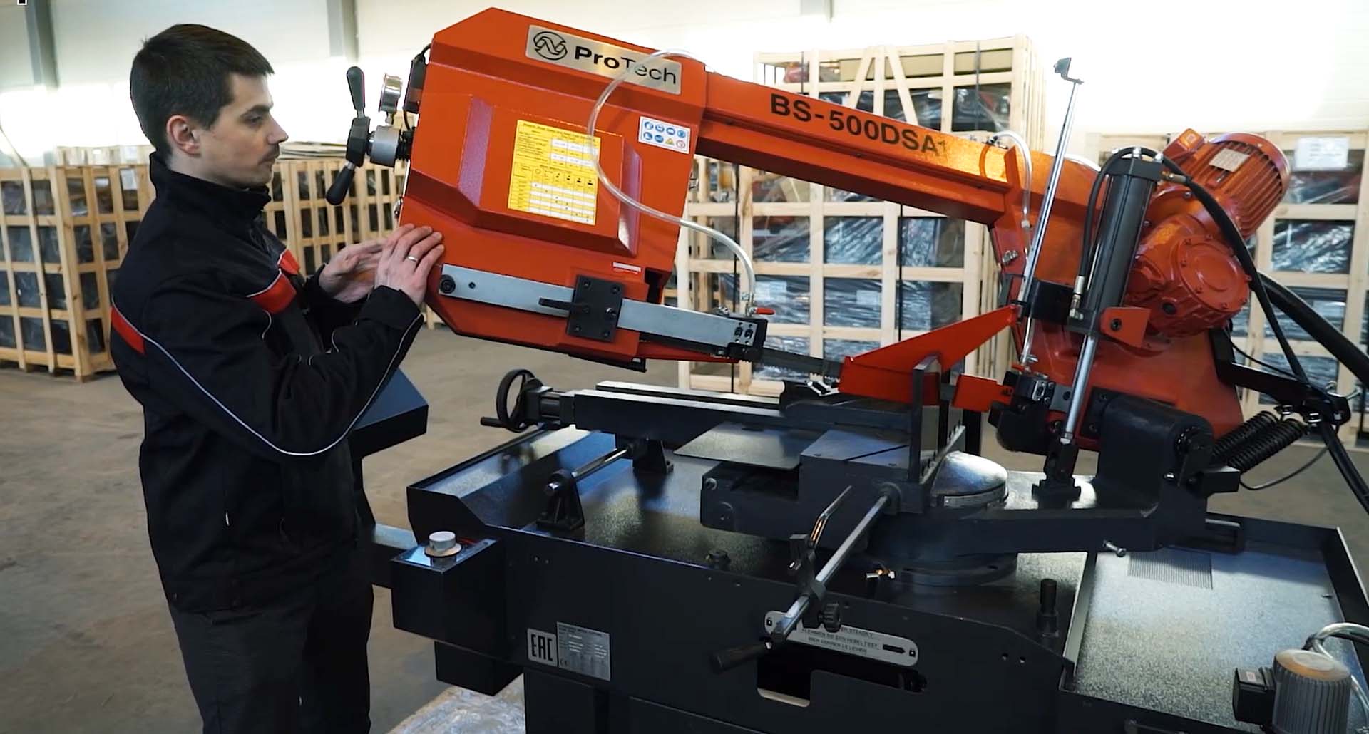 Маятниковые станки бывают ручные, полуавтоматические и автоматические