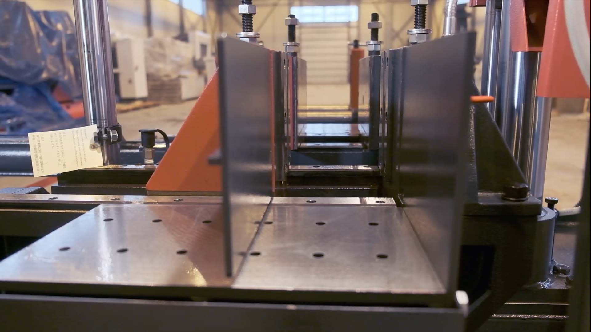 Автоматическая система подачи заготовки минимизирует человеческий фактор