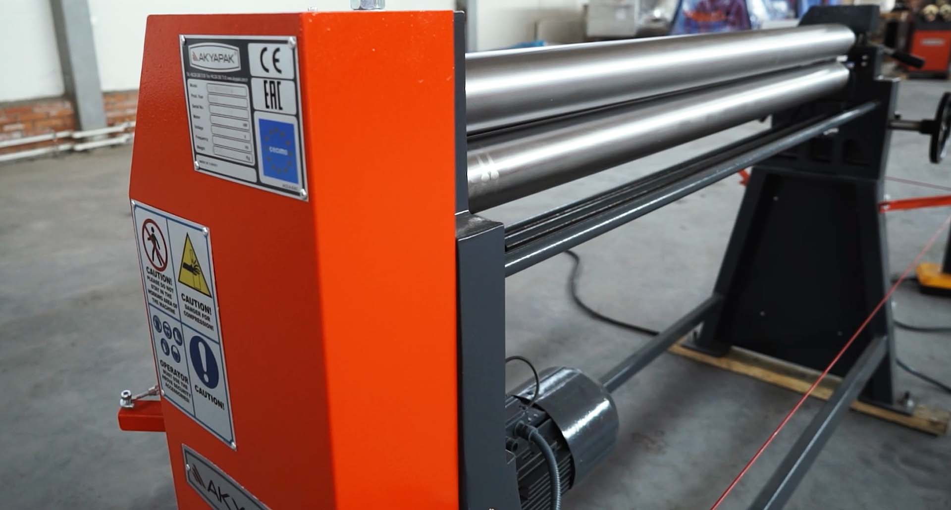 Трехвалковые симметричные вальцы