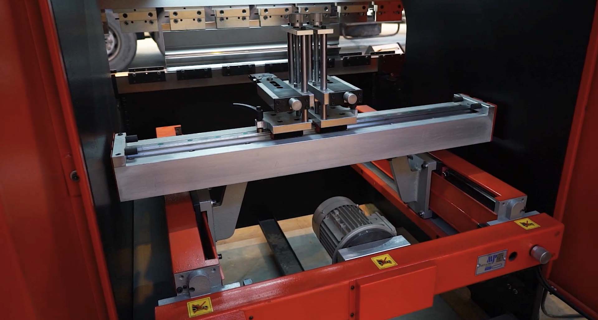 Распространенный тип поломки - сбой в работе заднего упора станка